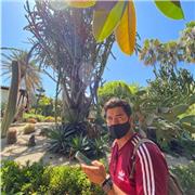 Estudié Educación Primaria por la especialidad de Inglés, aunque me guste mucho enseñar todo, las matemáticas es lo que más